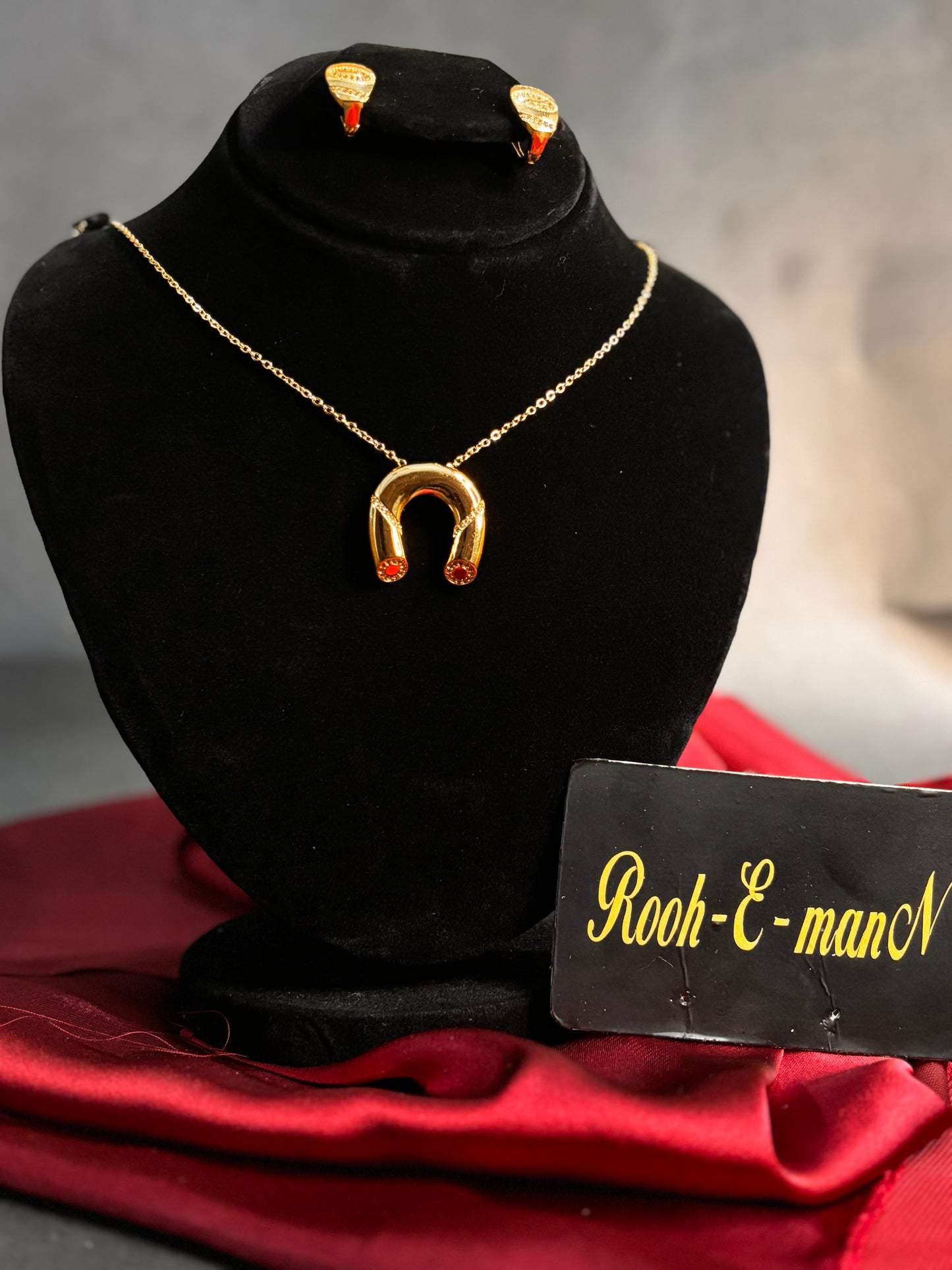 Radiant Curve Necklace & Earrings Set